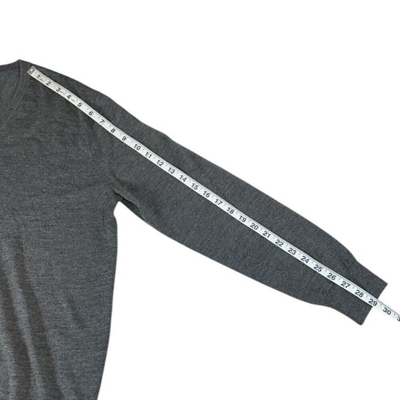 J Crew 100% Merino Wool Men's V Neck Sweater Gray Long Sleeve Tight Knit Medium - Picture 6 of 10
